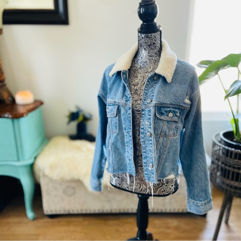Abercrombie & Fitch Sherpa Collar Oversize Trucker Crop Denim Jacket Size L - Picture 7 of 12